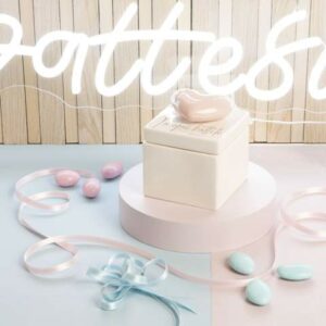 SCATOLA QUADRATA PICC. C/CUORE ROSA