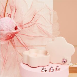 SCATOLINA ROSA CON CUORE
E CANDELA
10.8X10.8X6 CM